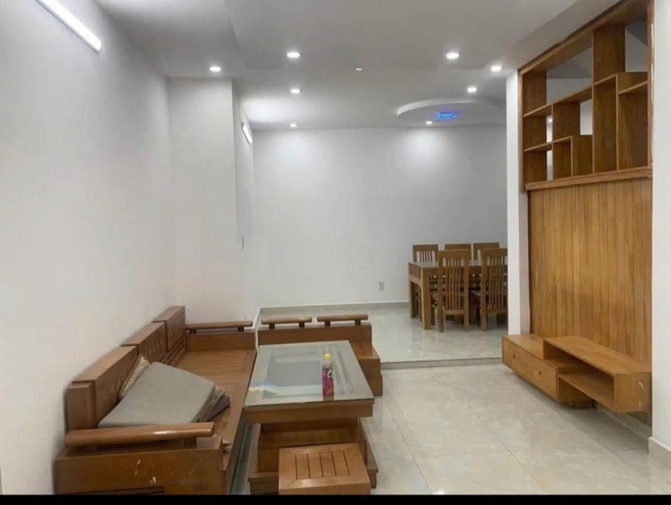 Nhà phố Chùa Hàng, Lê Chân 43m² giá 2.75 tỷ - Sổ đỏ chính chủ