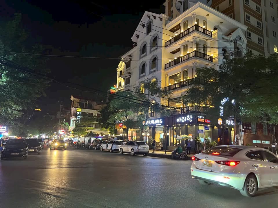 Nhà mặt đường Văn Cao, Ngô Quyền, Hải Phòng 90m² giá 17.8 tỷ - Đầu tư sinh lời ngay!