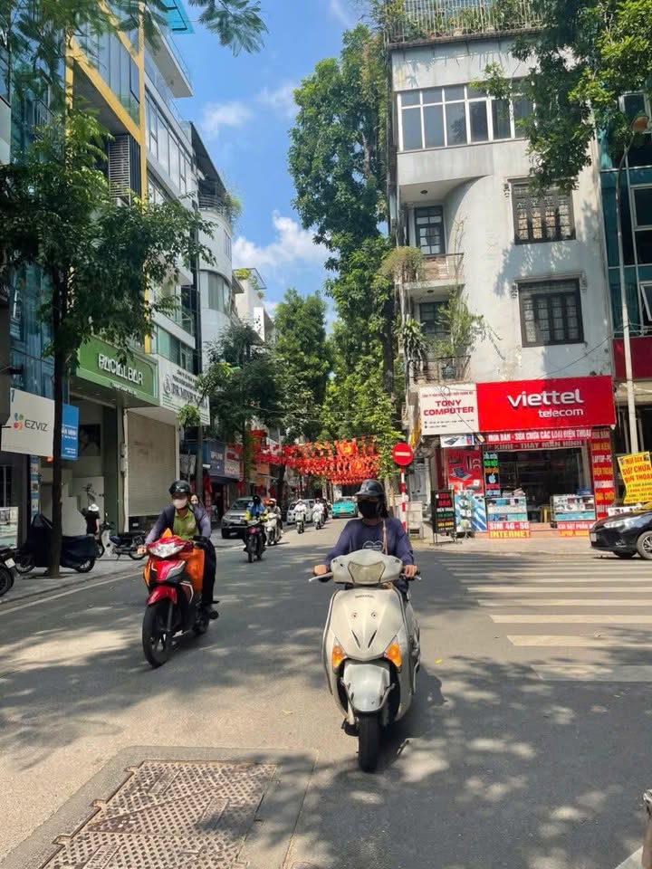 Tòa nhà mặt phố Lý Nam Đế 45m² giá 57.777 tỷ - Đầu tư sinh lời bền vững!