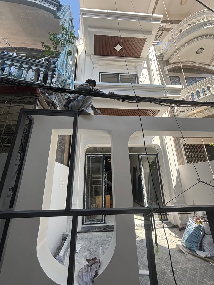 Nhà riêng Ngõ 193 Hồ Sen, Hải Phòng 60m² giá 4.3 tỷ - Thiết kế hiện đại, sân cổng riêng!