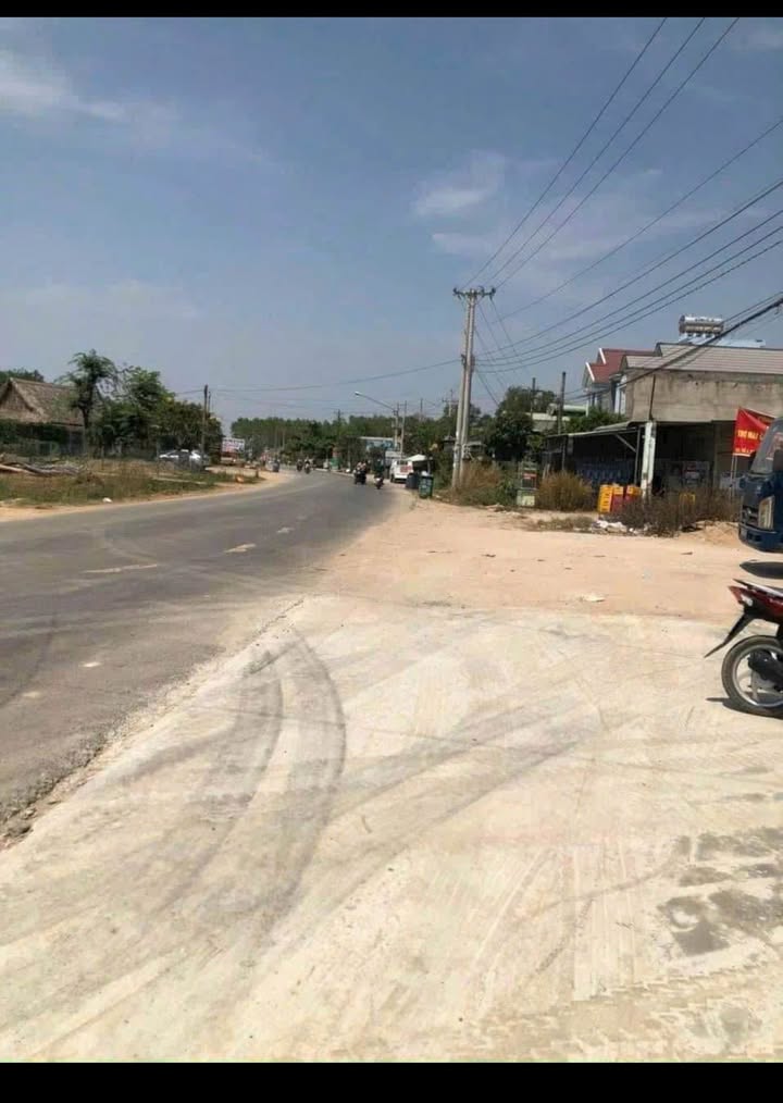 Kho xưởng đường ĐH409, Tân Hiệp, Bình Dương 800m² giá 6 tỷ - Cần bán gấp!