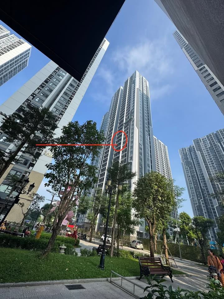 Căn hộ 2PN GS5 Vinhomes Smart City 64m² giá 5.65 tỷ - View bể bơi đẹp mắt!