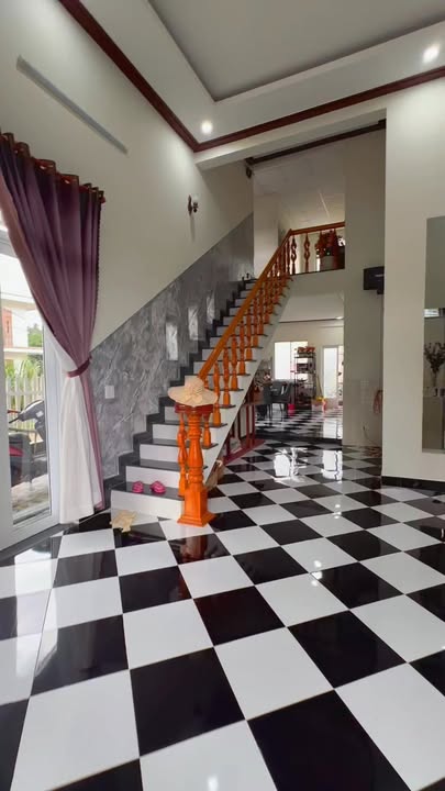 Nhà góc 2 mặt đường 156m² giá 2.2 tỷ - Thiết kế hiện đại, tiện nghi đầy đủ!