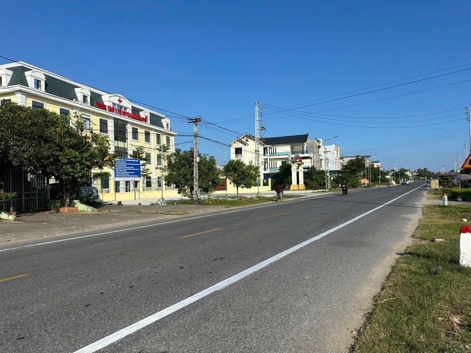 Nhà bán Hoằng Đức, Hoằng Hóa 125m² giá 1.8 tỷ - Vị trí đắc địa, gần chợ và trường học!