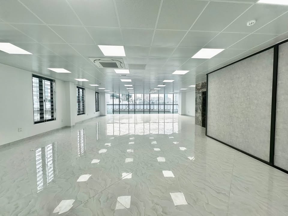 Văn phòng cho thuê tại Phạm Hùng, Mễ Trì 141m² - View đẹp, không gian thoáng đãng!