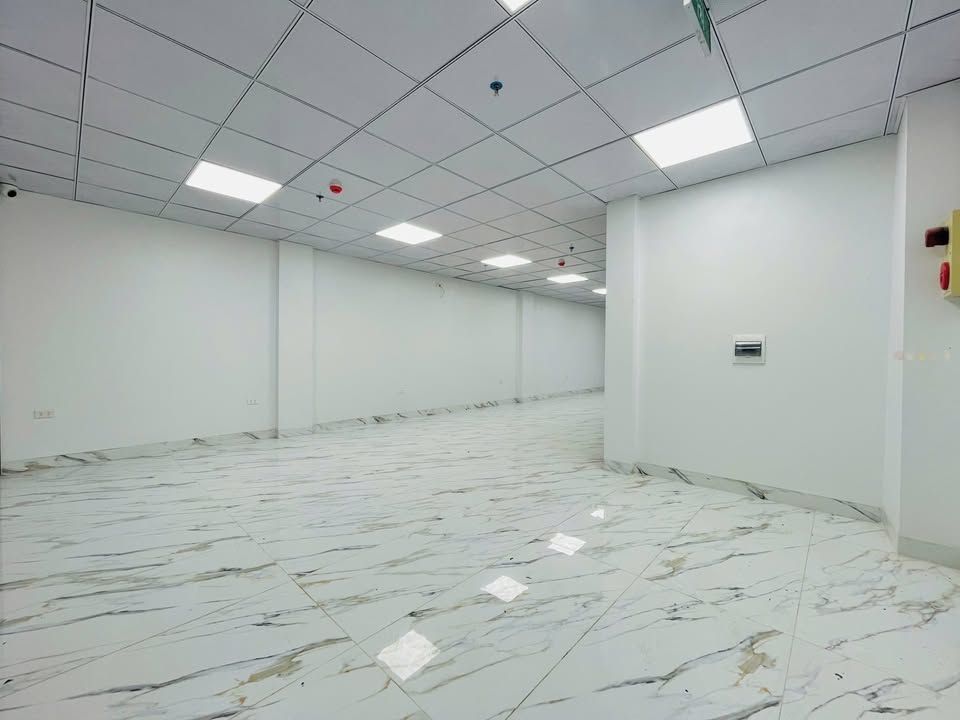 Mặt bằng kinh doanh cho thuê tại Khu đất dịch vụ Thăng Long 10 triệu - Vị trí đắc địa, ô tô đỗ cửa!