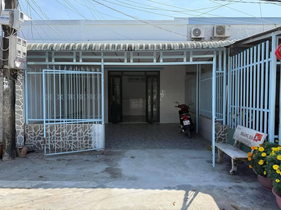 Nhà mới xây tại Thanh Đức, Long Hồ, 100m² giá 1.2 tỷ - Sẵn sàng vào ở ngay!