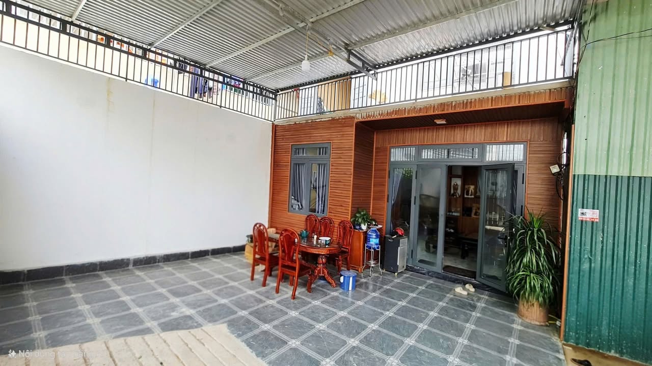 Bán nhà Nguyễn Hoàng Đà Lạt 160m² giá 2 tỷ - Mặt tiền rộng, thoáng mát!
