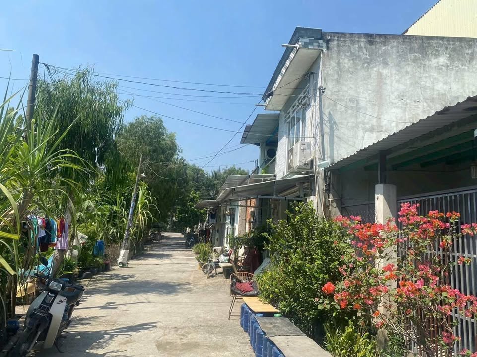 Nhà bán tại Lê Minh Xuân, Bình Chánh 32m² giá 950 triệu - Khu vực an ninh, thoáng mát!