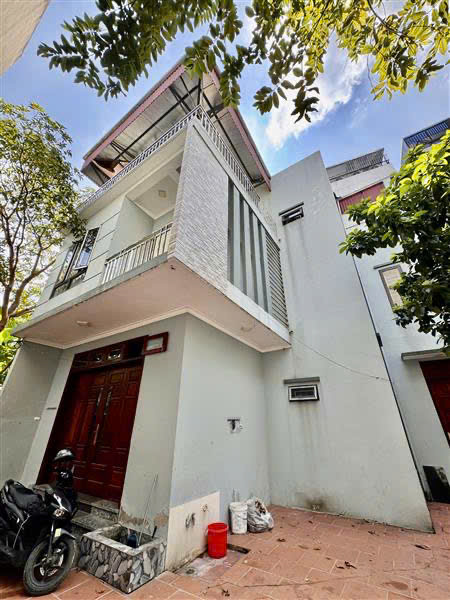 Biệt thự sân vườn Thạch Bàn 180m² giá chỉ 10 tỷ - Không thể bỏ lỡ!