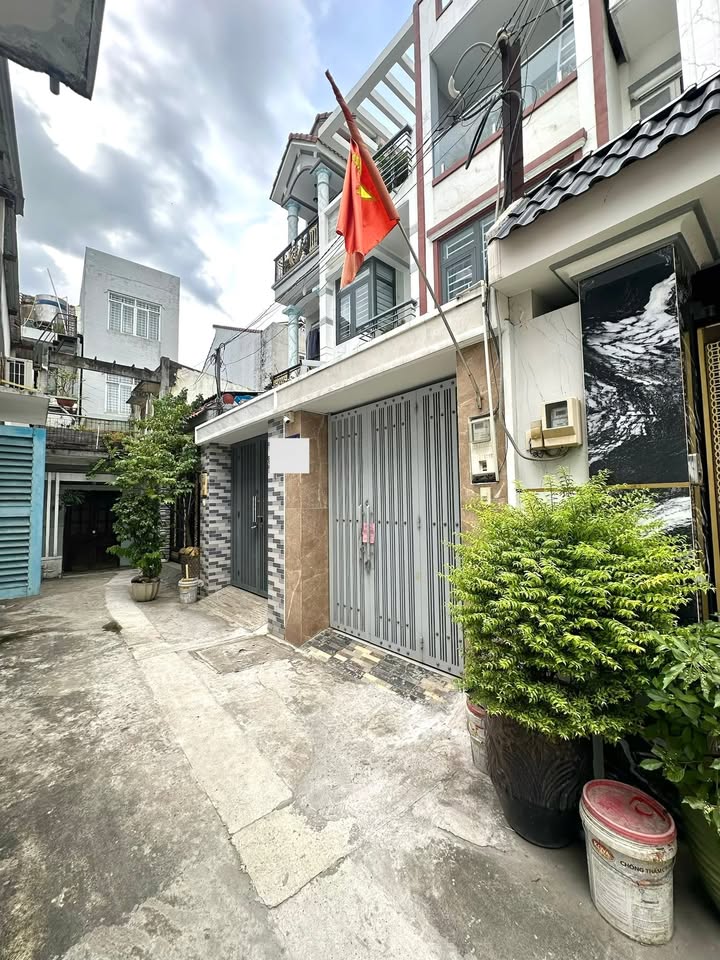 Nhà 2 tầng Phước Long A, Quận 9 75m² giá 4.6 tỷ - KDC an ninh, gần Metro