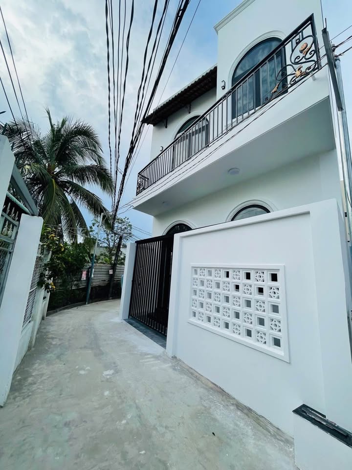 Nhà phố mới P.Thới Sơn, Mỹ Tho 51m² giá 1.79 tỷ - Góc 2 mặt hẻm thoáng mát!