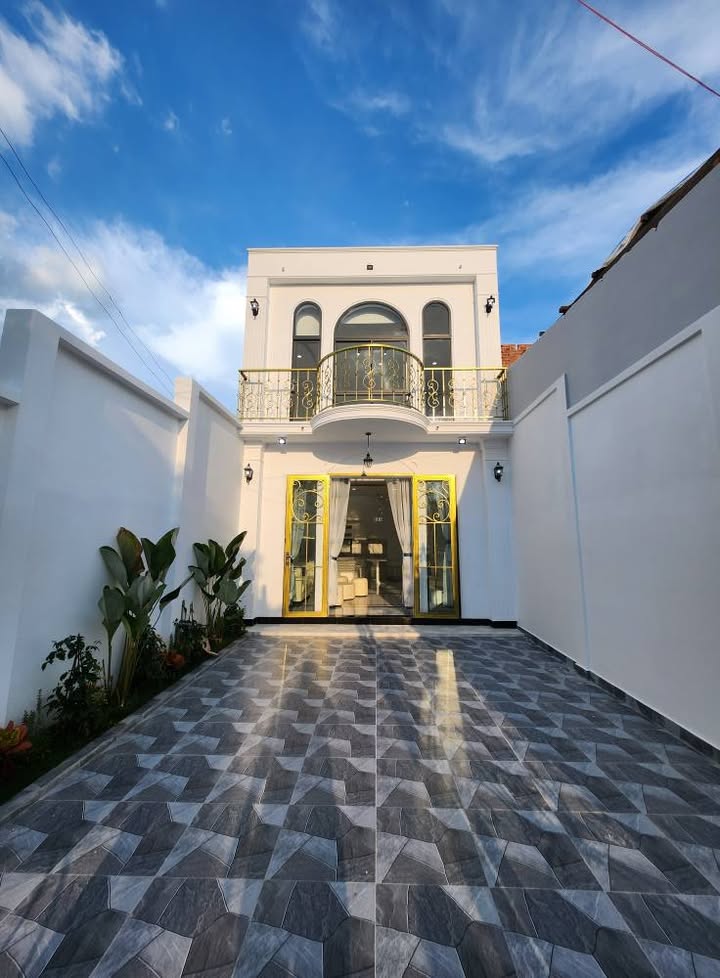 Nhà lầu Hòa Thành 142m² giá 2.45 tỷ - Thiết kế hiện đại, sẵn sàng vào ở!