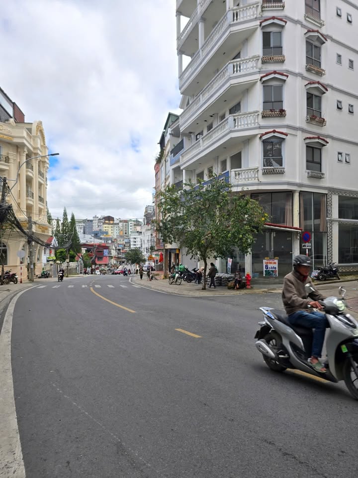 Khách sạn mặt tiền Bà Triệu, Đà Lạt 271m² giá 105 tỷ - Đầu tư sinh lời ngay trung tâm!