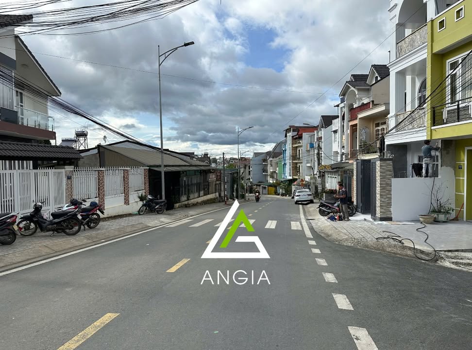 Nhà C4 mặt tiền Tô Hiến Thành, Đà Lạt 111m² giá 12 tỷ - Thích hợp kinh doanh và định cư lâu dài!