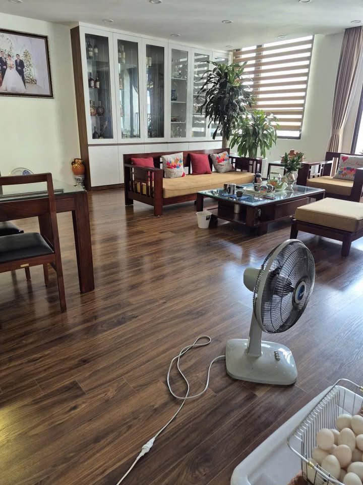 Căn hộ góc Tòa N01T1 Ngoại Giao Đoàn 132m² giá thỏa thuận - View hồ công viên tuyệt đẹp!