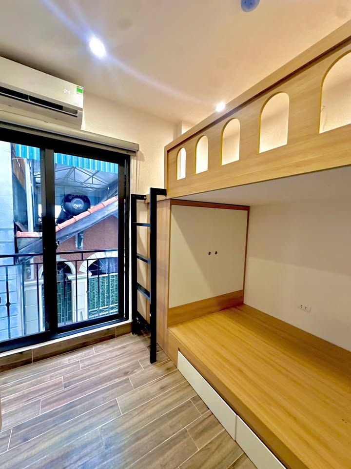 Căn hộ cho thuê 82 Yên Lãng - Đống Đa - Full đồ, ban công thoáng mát!