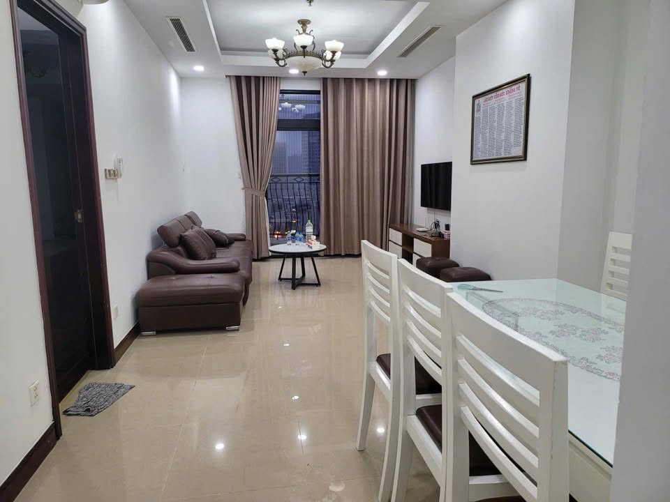 Căn hộ 2PN Chung cư Royal City 104m² giá 13 tỷ - Ban công đông nam thoáng mát!