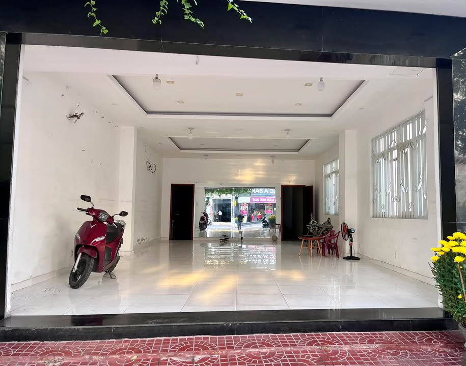 Nhà mặt tiền Nguyễn Thái Học, Quy Nhơn 93m² giá 16 tỷ - Đầu tư sinh lời ngay!