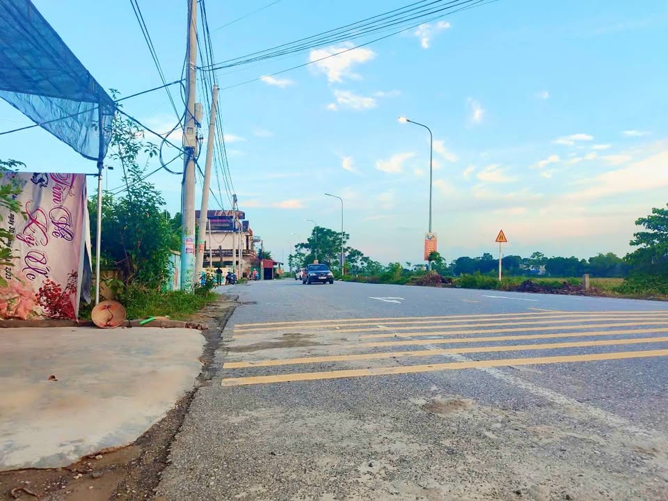 Mặt phố kinh doanh Xuân Quang Vân Đình 100m² giá 4 tỷ - Cạnh chợ và trường học!