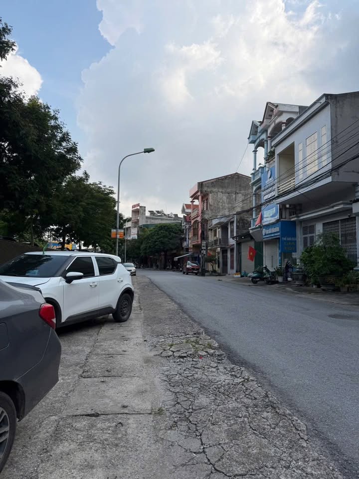 Nhà 2 tầng mặt đường Thanh Miếu TP Việt Trì 143m² giá 8 tỷ - Vị trí đắc địa, thuận tiện di chuyển!