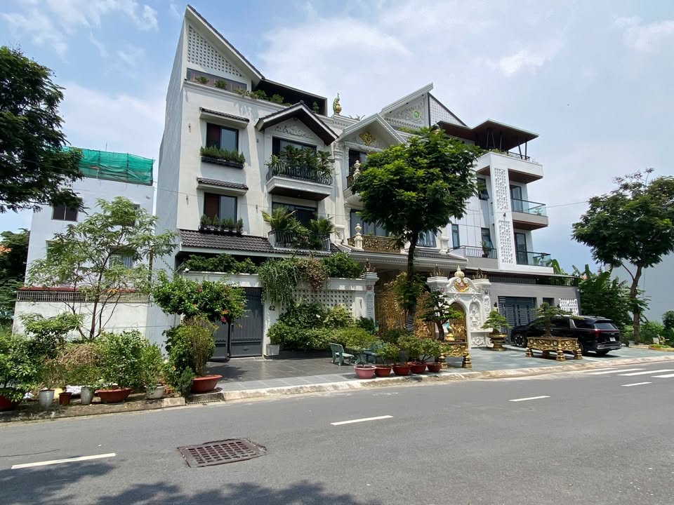 Biệt thự Bình Hưng, Bình Chánh 144m² giá 17 tỷ - Thiết kế hiện đại với thang máy!