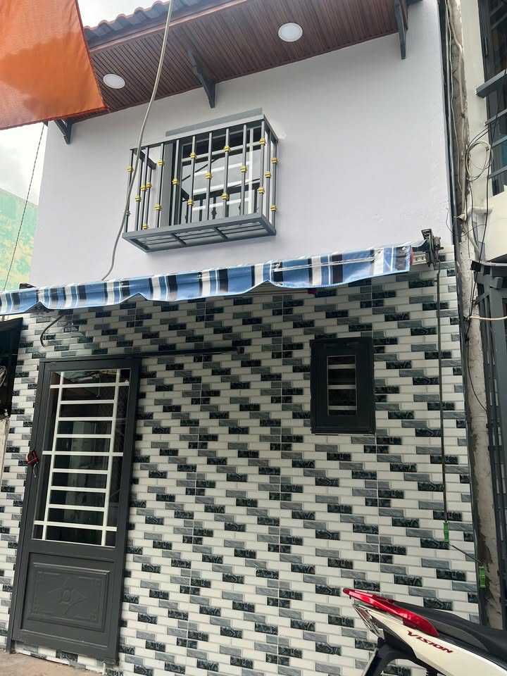 Nhà hình tam giác tại Âu Dương Lân, Q8 - Giá 420 triệu - Hẻm xe hơi đổ cửa!