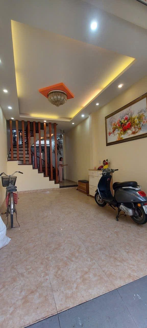 Nhà nguyên căn đường Nguyễn Văn Cừ, Gia Thụy, 40m² giá 15 triệu - Vào ở ngay!
