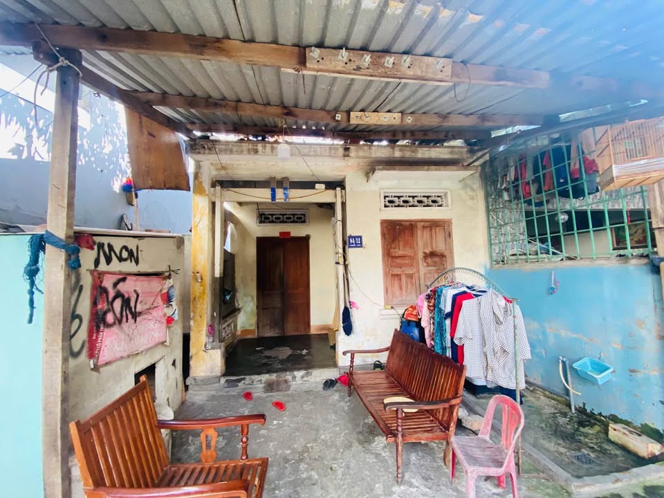 Nhà hẻm Phước Long Nha Trang 81m² giá 2.8 tỷ - Gần đường lớn, thuận tiện đi lại!