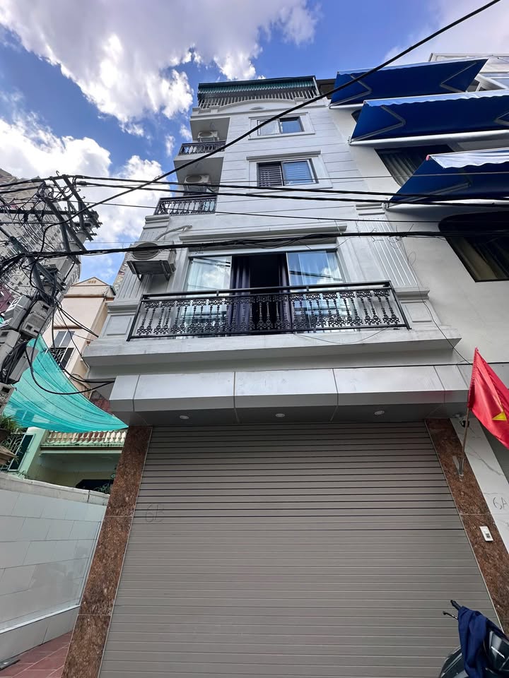 Nhà phố Văn Phú Hà Đông 33m² giá 12.6 tỷ - Có thang máy, tiện ích đầy đủ!