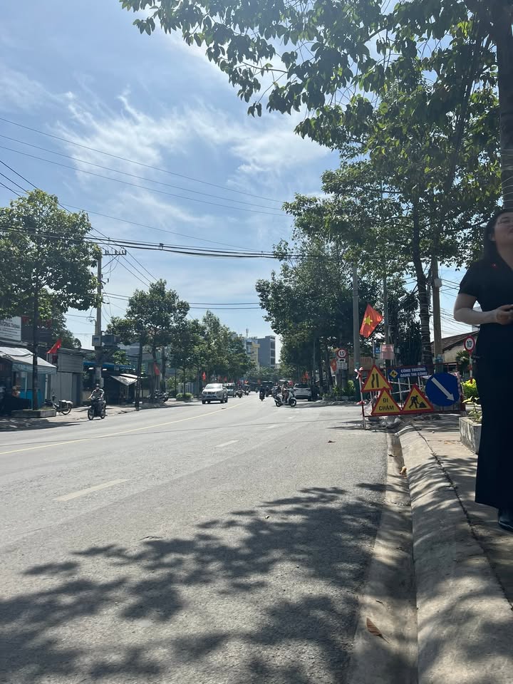 Bán nhà mặt tiền Lê Hồng Phong, Tân Đông Hiệp 200m² - Kinh doanh đỉnh cao!