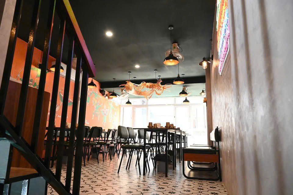 Nhà hàng FrontHouse Phạm Hồng Thái, Ba Đình 70m² giá 700 triệu - Đầy đủ nội thất, vào hoạt động ngay!