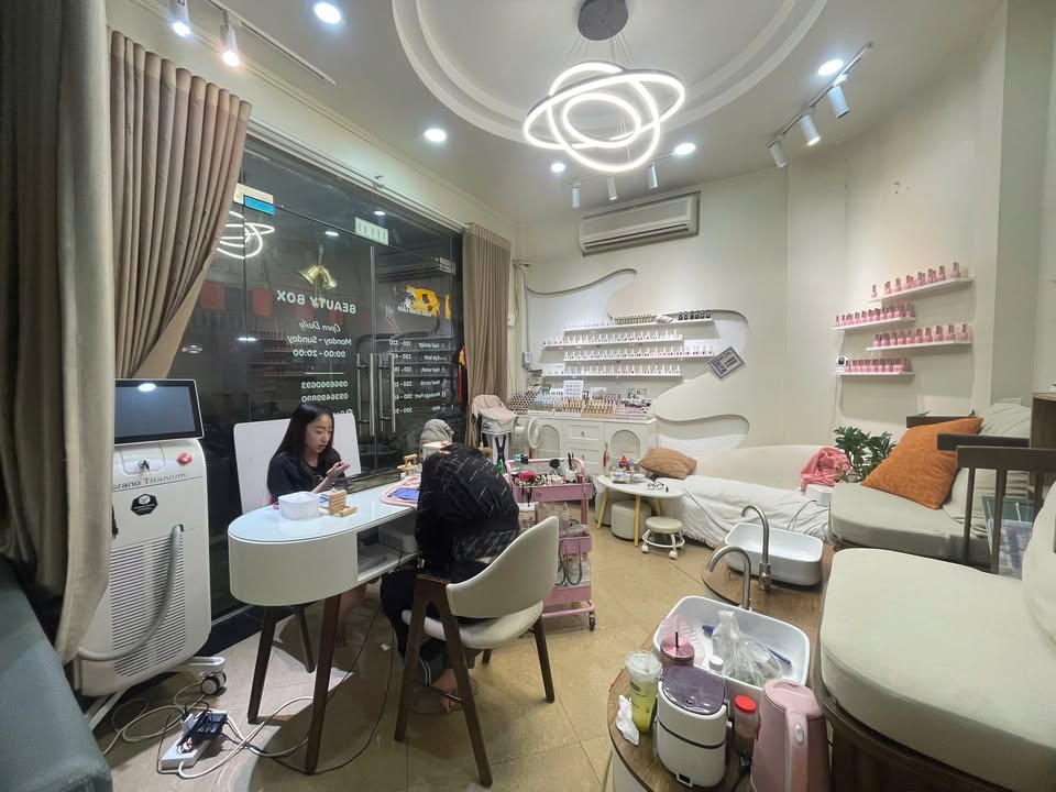 Mặt bằng kinh doanh cho thuê tại phố Tôn Thất Thiệp, Ba Đình 35m² giá 15 triệu - Địa điểm lý tưởng cho văn phòng và hiệu thuốc!