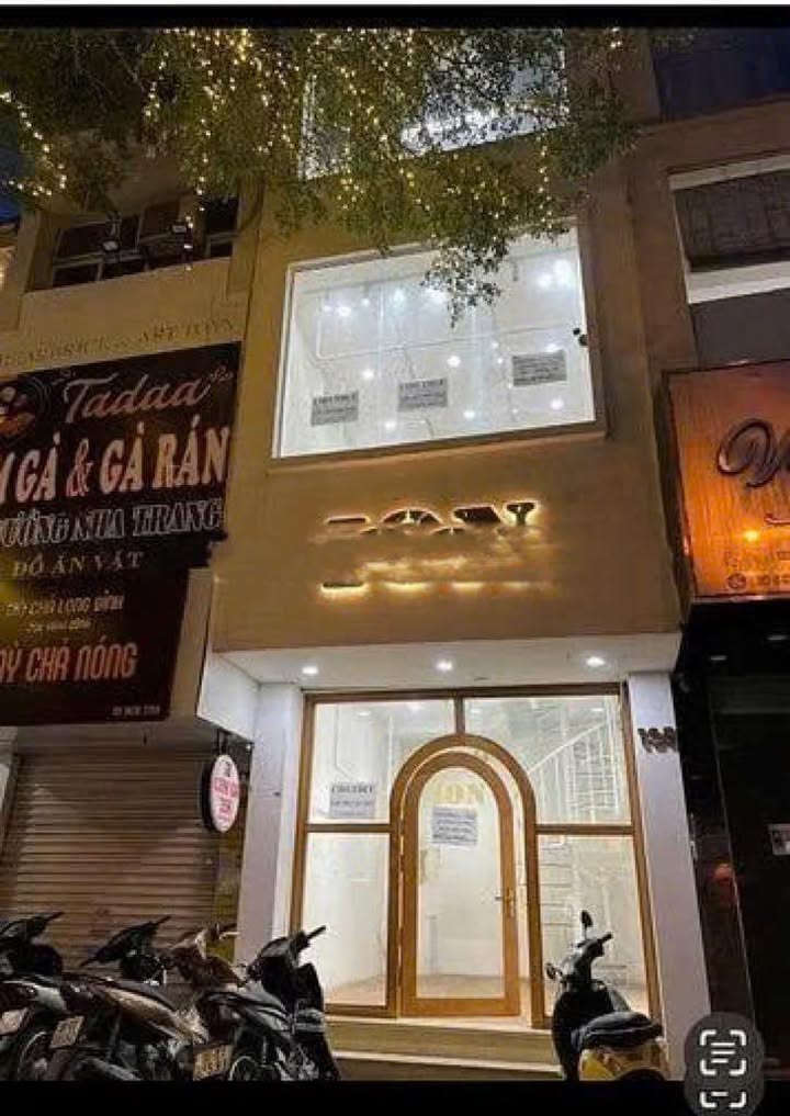 Cho thuê nhà 4 tầng mặt phố Ô Chợ Dừa, Đống Đa - 22 triệu/tháng, bàn giao ngay!