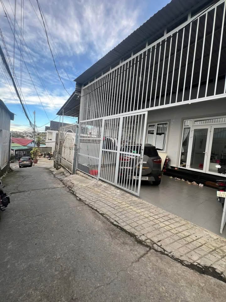 Nhà bán đường Lương Thế Vinh, Đà Lạt 104m² giá 3.15 tỷ - Ô tô vào tận sân!
