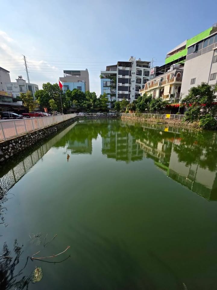 Shophouse La Khê 50m² giá 20.3 tỷ - Vị trí đắc địa, view hồ tuyệt đẹp!