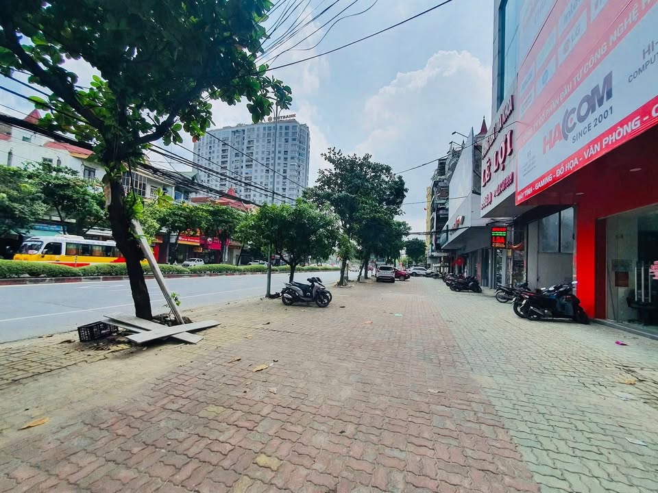 Nhà 2 tầng mặt đường Lê Lợi Vinh 99.8m² giá 12.5 tỷ - Kinh doanh thuận lợi!