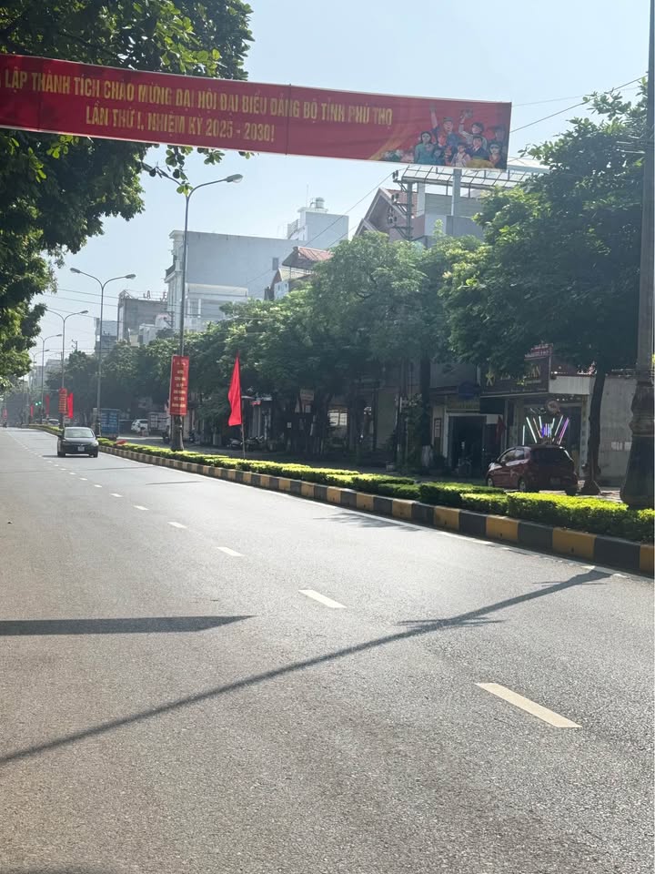 Bán nhà mặt tiền Đường Hùng Vương, Vĩnh Yên 90m² - Vị trí đắc địa cho kinh doanh!