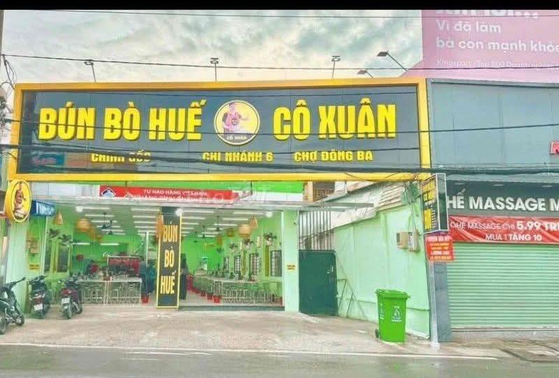 Cho thuê mặt bằng mặt tiền Lê Văn Việt 245m² - Địa điểm kinh doanh lý tưởng!