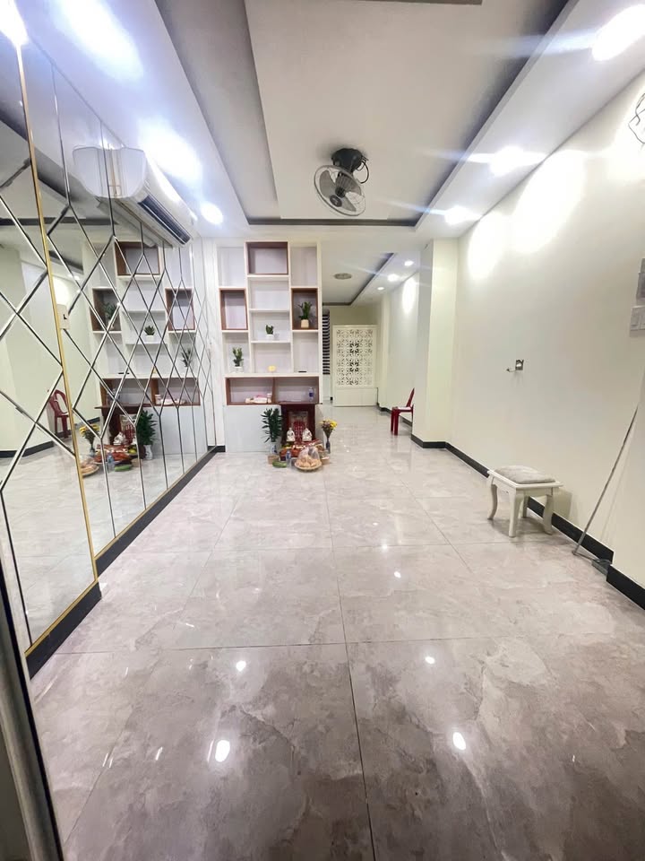 Nhà mặt tiền kinh doanh 60m² tại Vincom Lê Văn Việt, giá chỉ 7.3 tỷ - Cơ hội không thể bỏ qua!