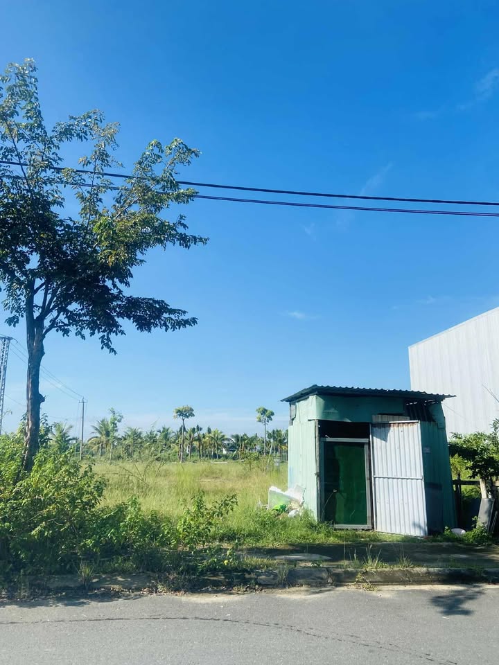 Biệt thự Townhouse Đà Nẵng 260m² giá 11.5 tỷ - Vị trí đắc địa sát sông!