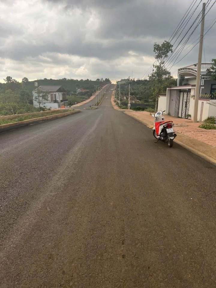 Bán nhà 2 mặt tiền đường Cao Bá Quát, Bảo Lộc 160m² - Nhà mới đẹp, cho thuê 12 triệu/tháng!