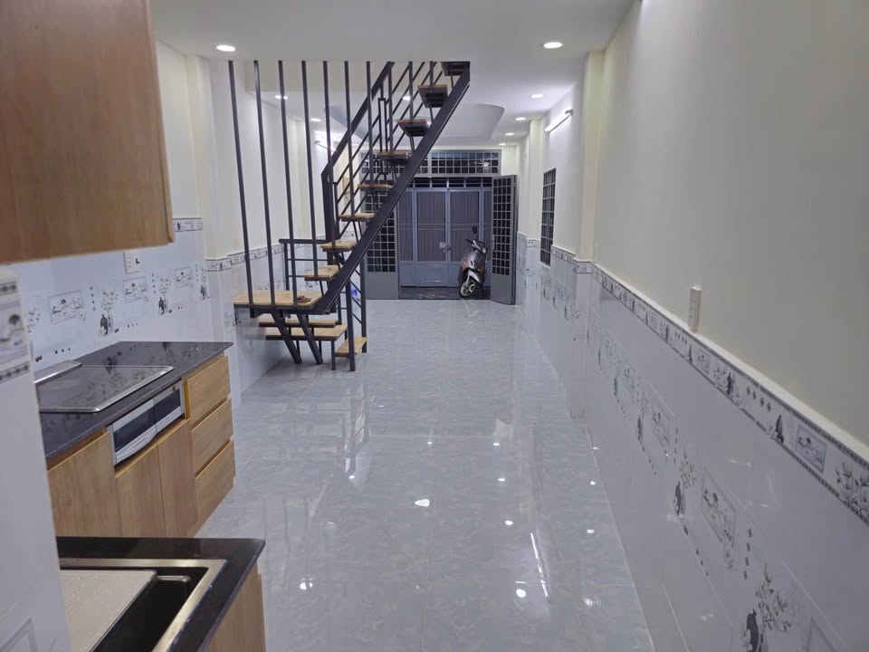 Nhà 2 lầu mặt tiền Linh Chiểu 50m² giá 4 tỷ - Gần Vincom Thủ Đức!