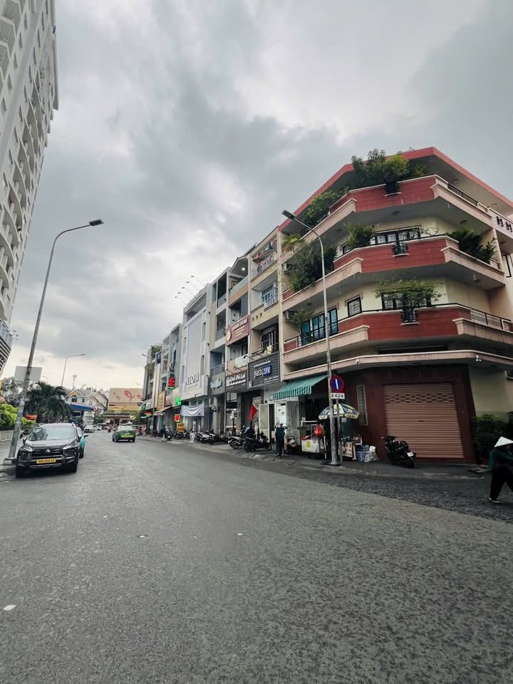 Mặt tiền Hoa Cau, Phú Nhuận 60m² giá 30.9 tỷ - Vị trí siêu trung tâm!