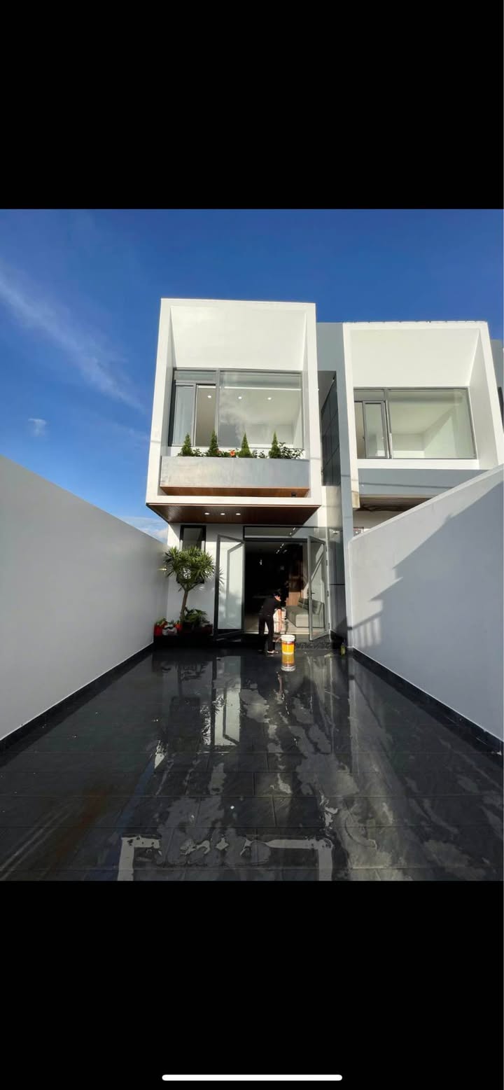 Nhà phố Hàn Mạc Tử, Pleiku 130m² giá 2.73 tỷ - Hiện đại, đón nắng Tây!