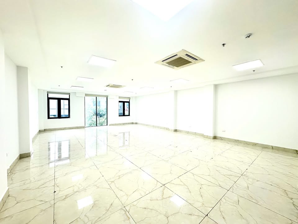 Văn phòng mặt phố Lê Văn Thiêm 120m² giá 25-65 triệu - Vị trí đắc địa cho doanh nghiệp!