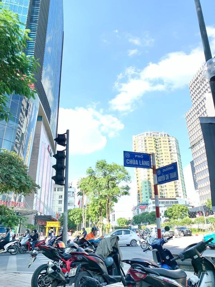 Nhà phố Chùa Láng 56m² giá 24.5 tỷ - Kinh doanh sầm uất, 1 nhà ra phố!