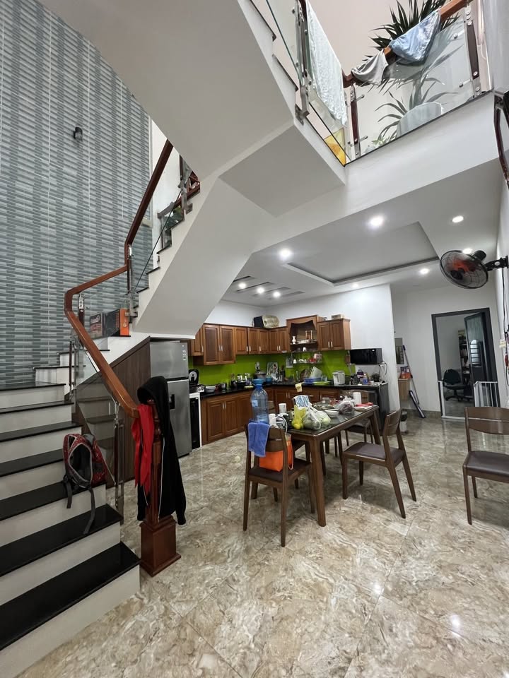 Nhà phố Hòa Xuân Đà Nẵng 100m² giá 7 tỷ - Thiết kế hiện đại, an ninh tốt!