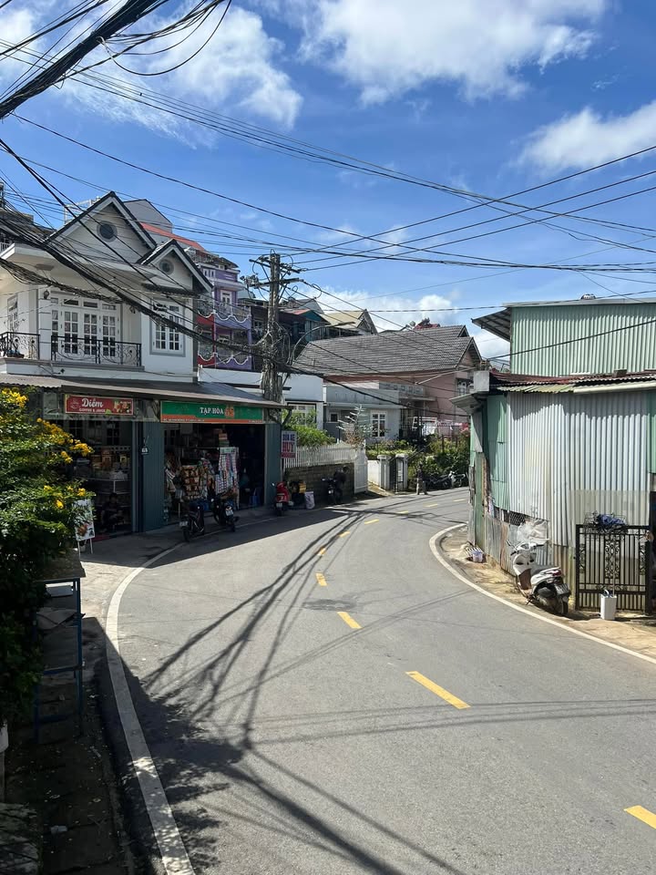 Nhà cho thuê mặt tiền đường Kim Đồng, Đà Lạt 20m² giá chỉ 2.2 triệu/tháng - Kinh doanh thuận lợi!