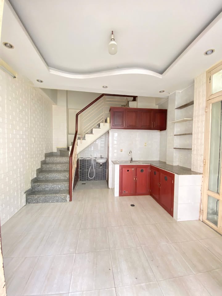 Nhà mặt tiền Phan Xích Long, Phú Nhuận 17m² giá 10 triệu - Kinh doanh mọi ngành!